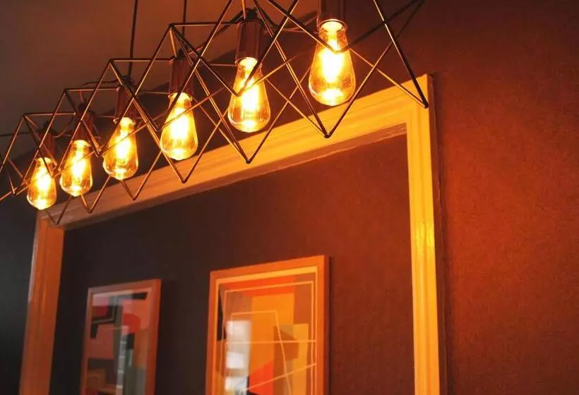 پانسیون Aaron Wise  62 Plantagenet Studios