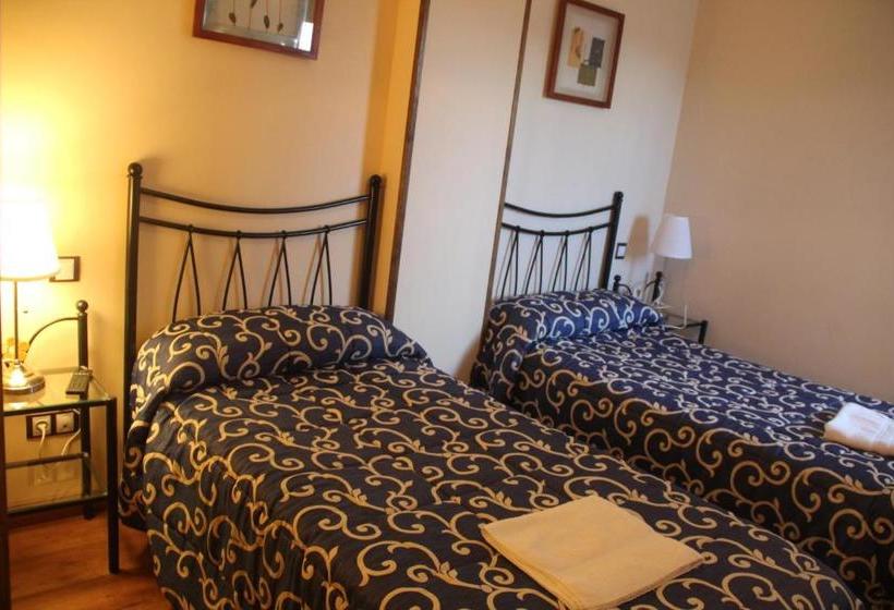 پانسیون Hostal Maury