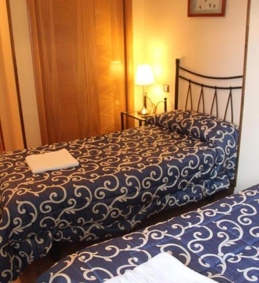 پانسیون Hostal Maury