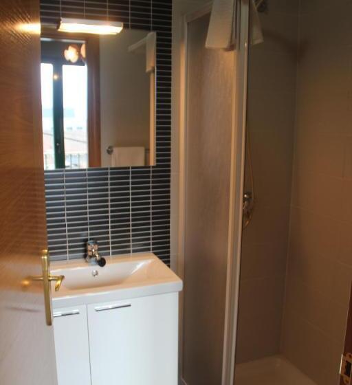 پانسیون Hostal Maury