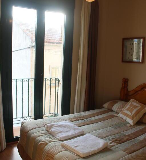 پانسیون Hostal Maury