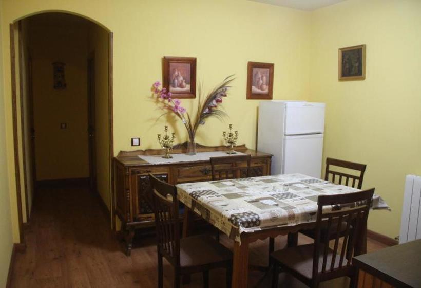 پانسیون Hostal Maury