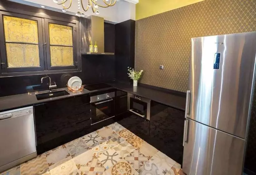 پانسیون Groc Rooms