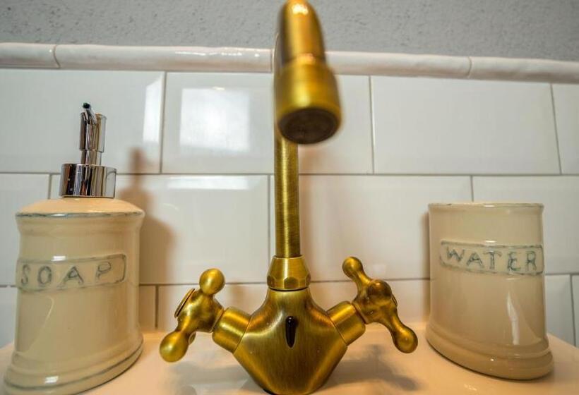 پانسیون Groc Rooms