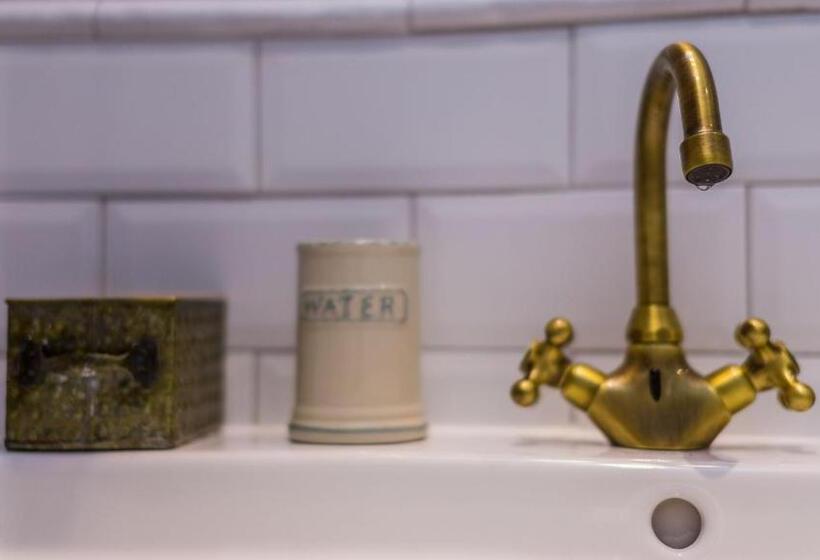 پانسیون Groc Rooms