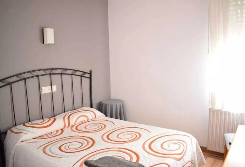 پانسیون Hostal La Tablada