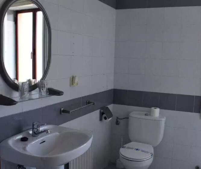 پانسیون Hostal La Tablada