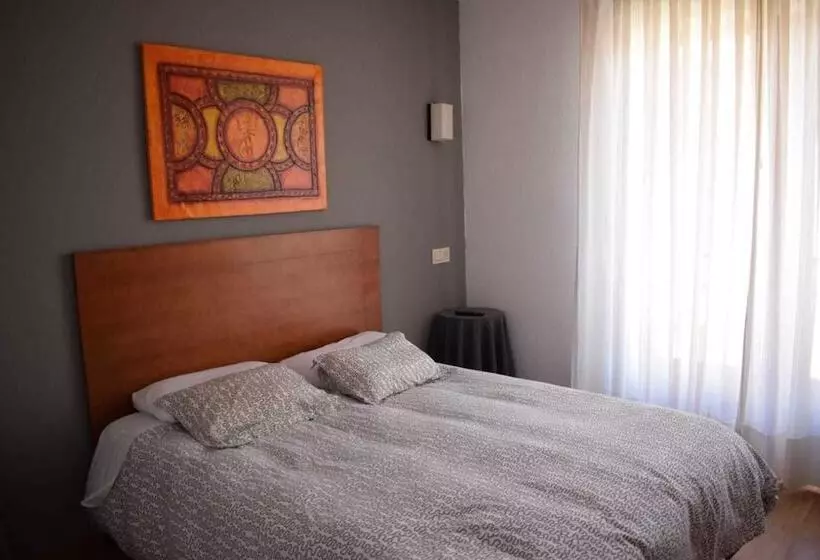 پانسیون Hostal La Tablada
