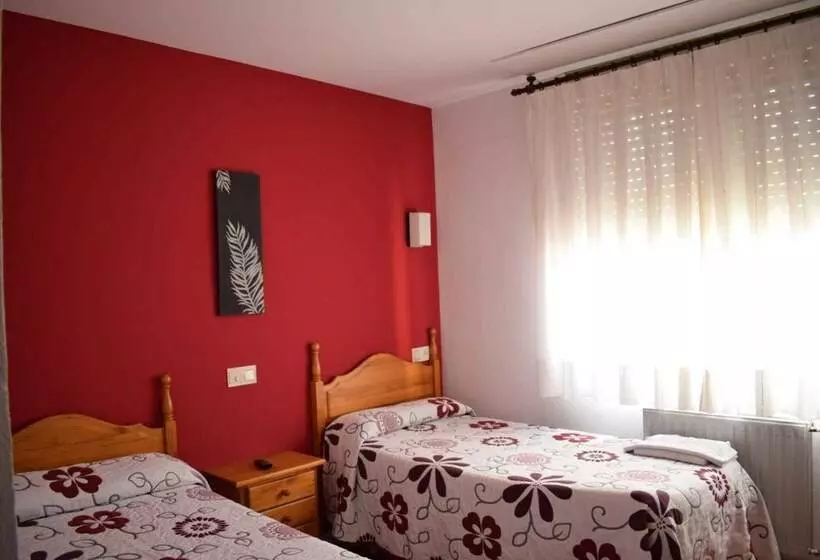 پانسیون Hostal La Tablada