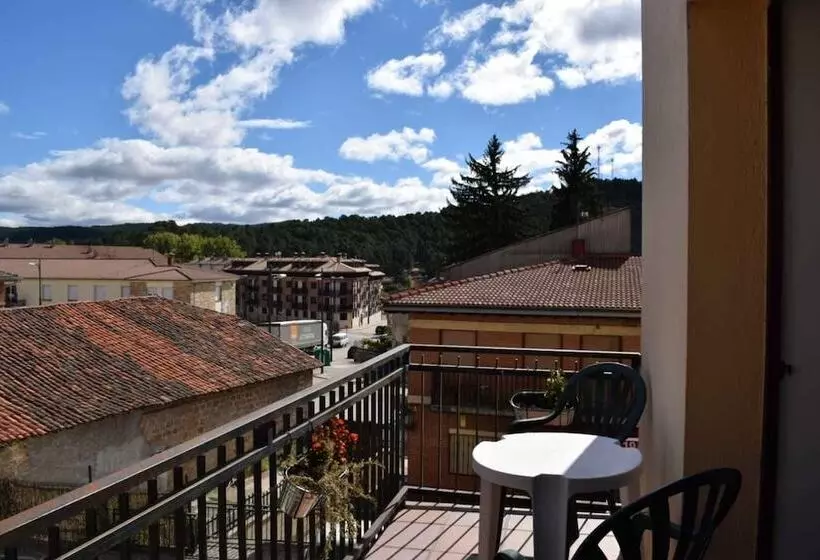 پانسیون Hostal La Tablada