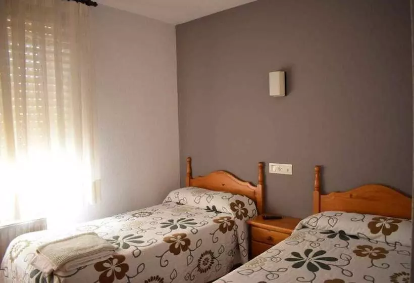 پانسیون Hostal La Tablada