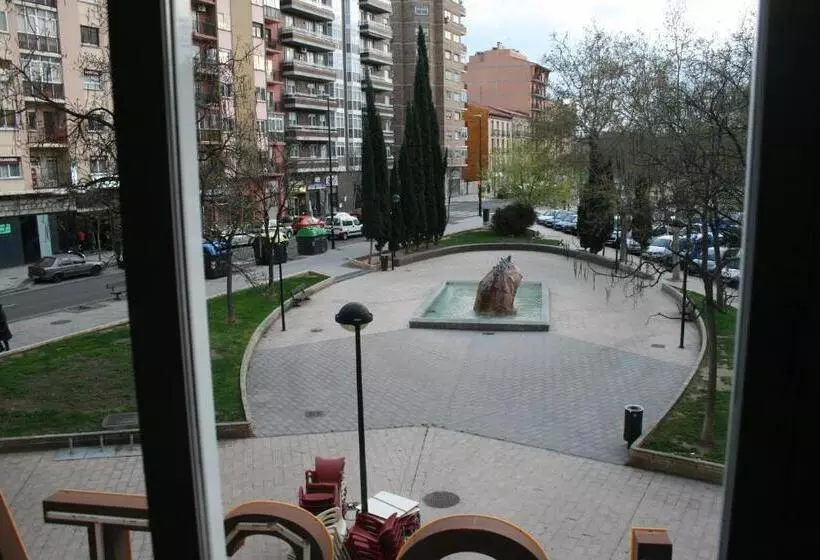 پانسیون Hostal Puente De Piedra