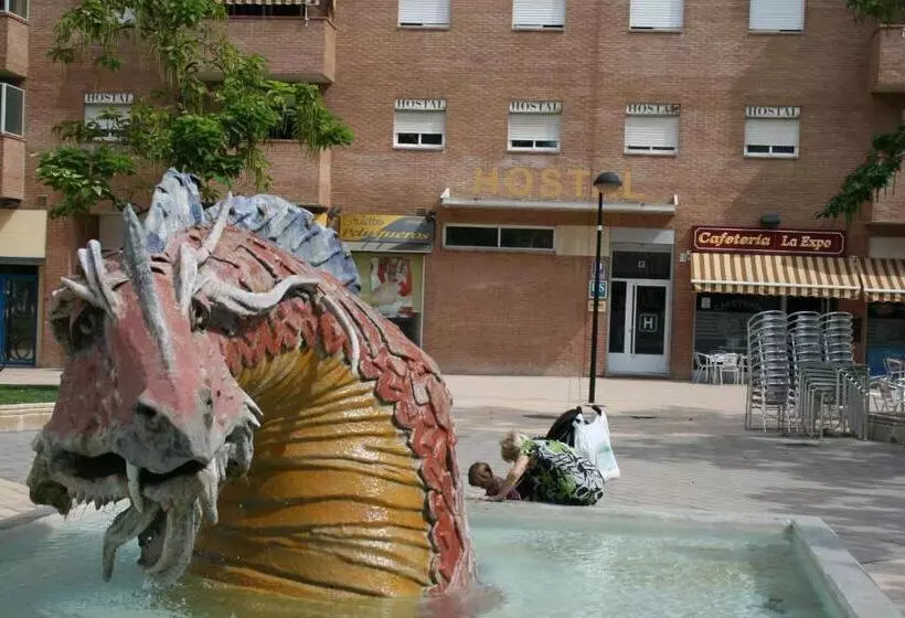 پانسیون Hostal Puente De Piedra