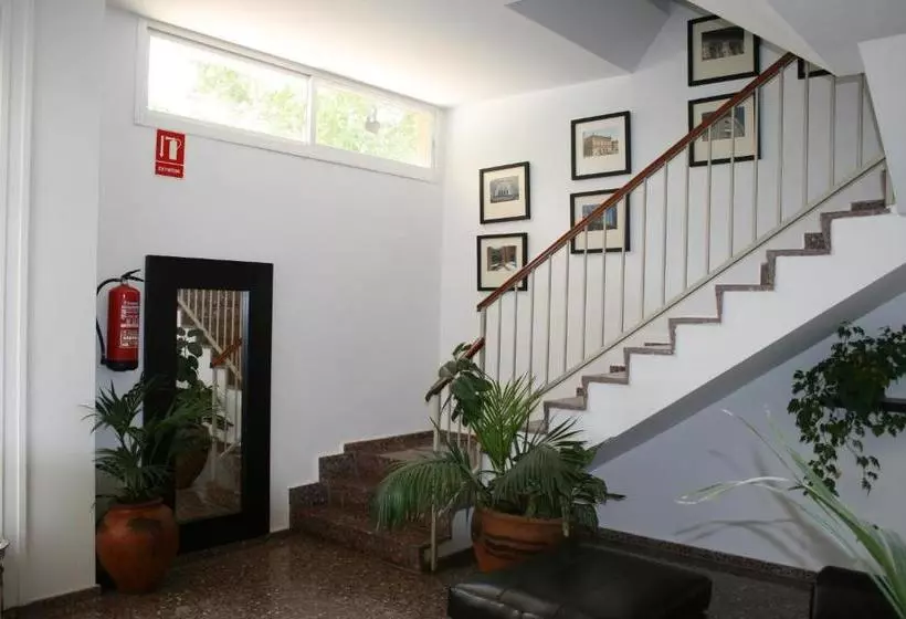 پانسیون Hostal Puente De Piedra
