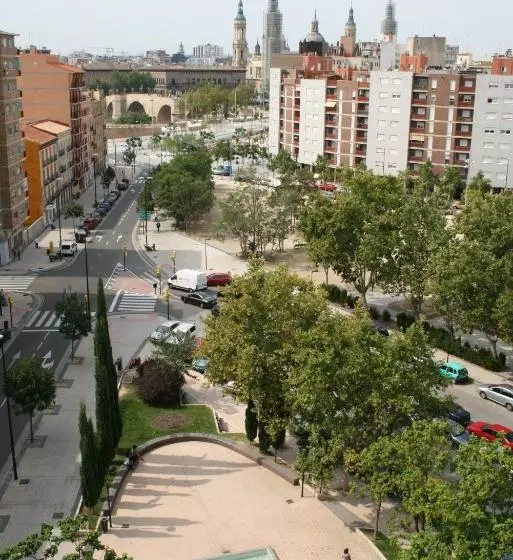 پانسیون Hostal Puente De Piedra