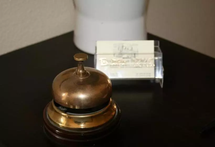 پانسیون Hostal Puente De Piedra