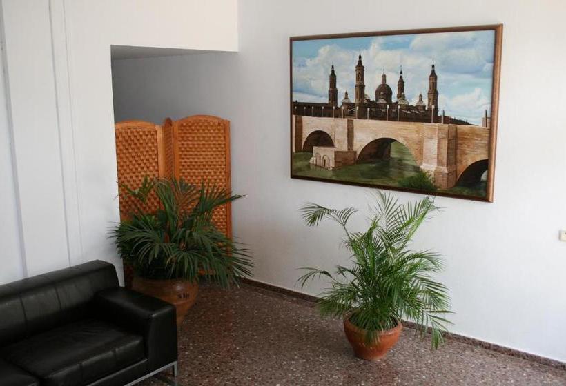 Пансион Hostal Puente De Piedra