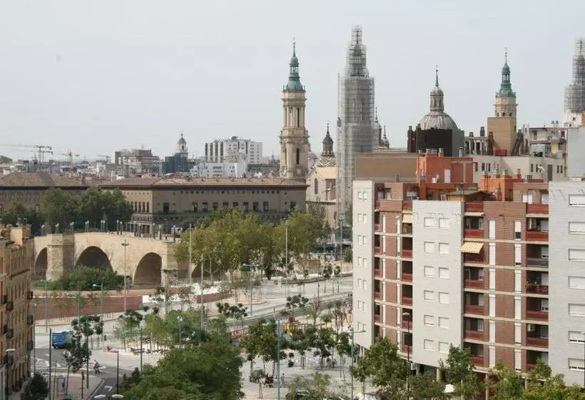 پانسیون Hostal Puente De Piedra