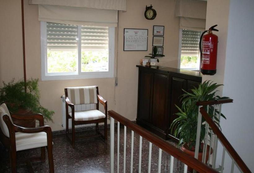 Пансион Hostal Puente De Piedra