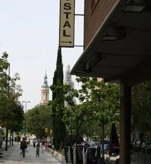 پانسیون Hostal Puente De Piedra