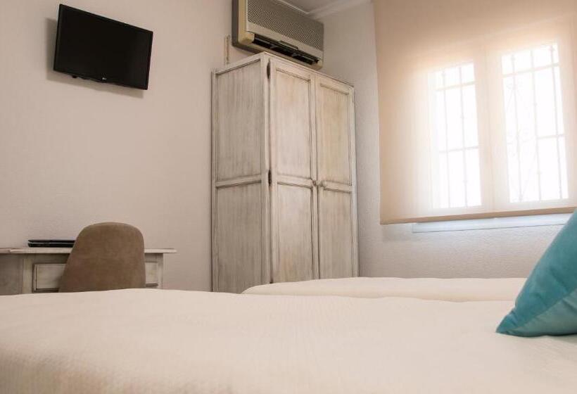 بنسيون Hostal Restaurante El Cary