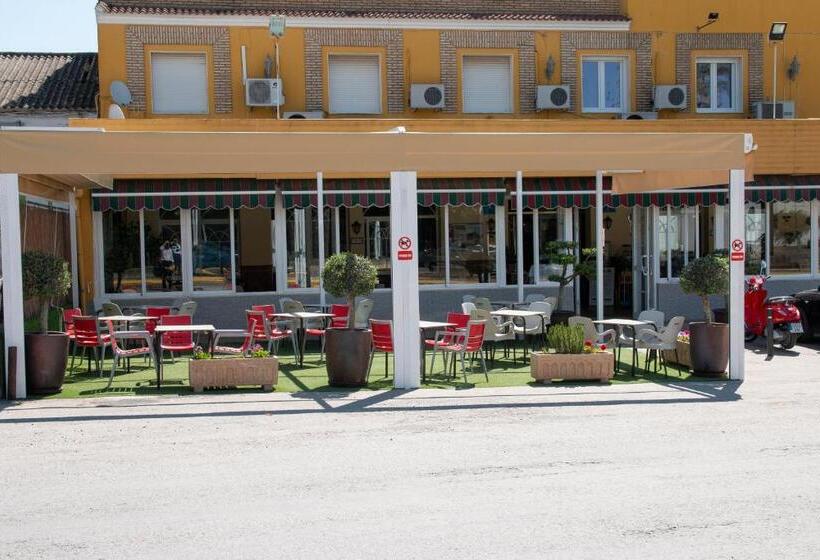 بنسيون Hostal Restaurante El Cary