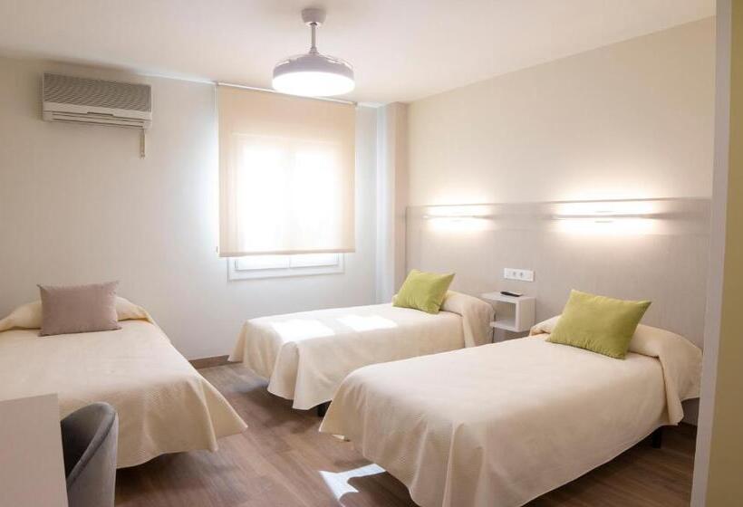 بنسيون Hostal Restaurante El Cary