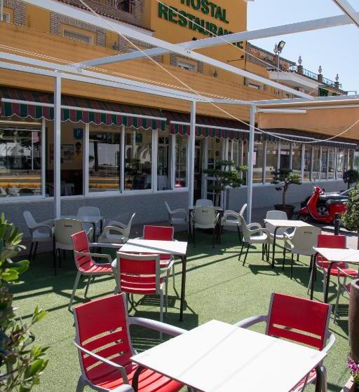 ペンション Hostal Restaurante El Cary