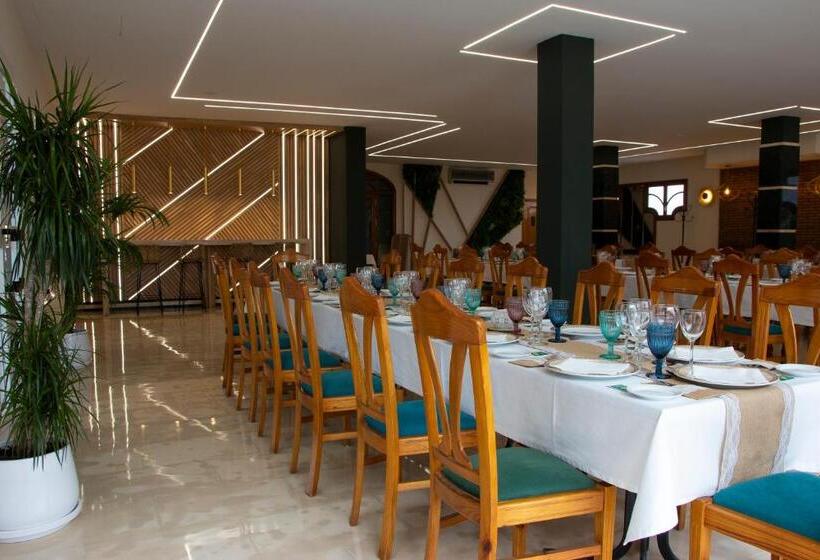 بنسيون Hostal Restaurante El Cary