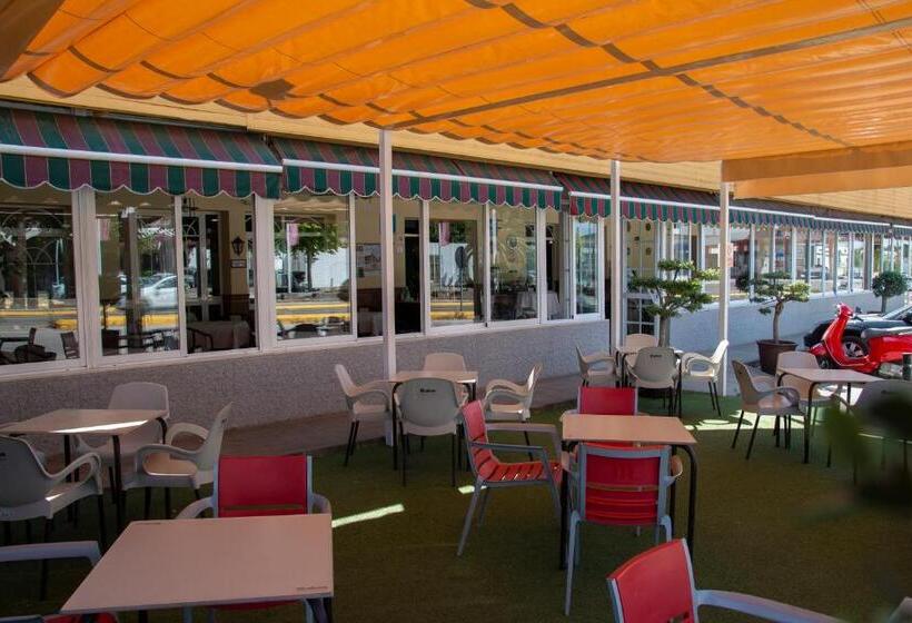 ペンション Hostal Restaurante El Cary