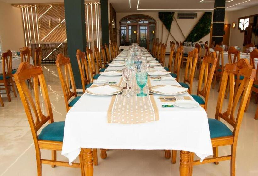 بنسيون Hostal Restaurante El Cary