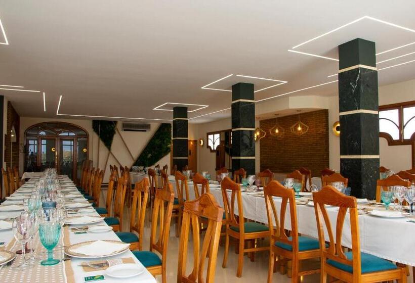 بنسيون Hostal Restaurante El Cary