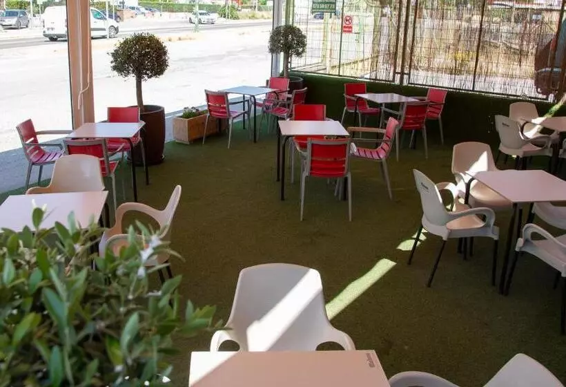 ペンション Hostal Restaurante El Cary