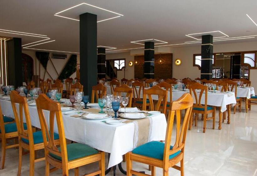 بنسيون Hostal Restaurante El Cary