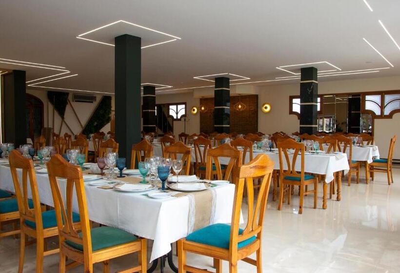 بنسيون Hostal Restaurante El Cary