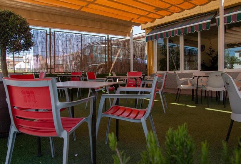 بنسيون Hostal Restaurante El Cary