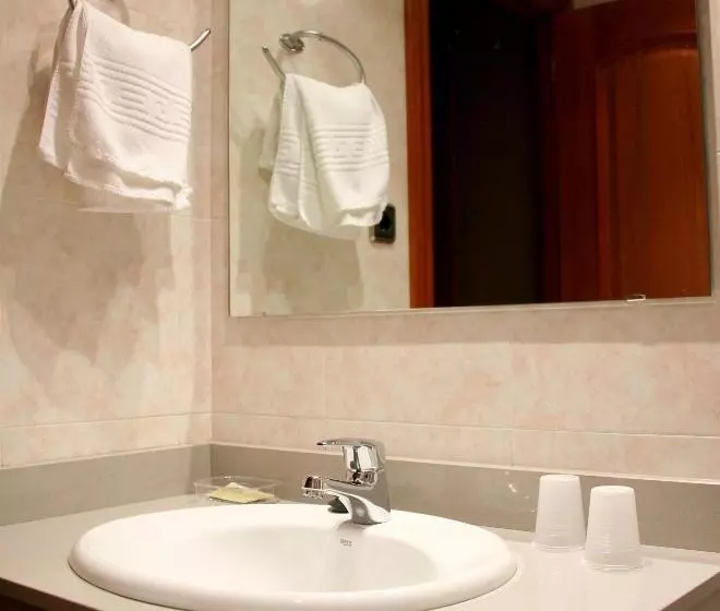 ペンション Hostal Cafeteteria Goya