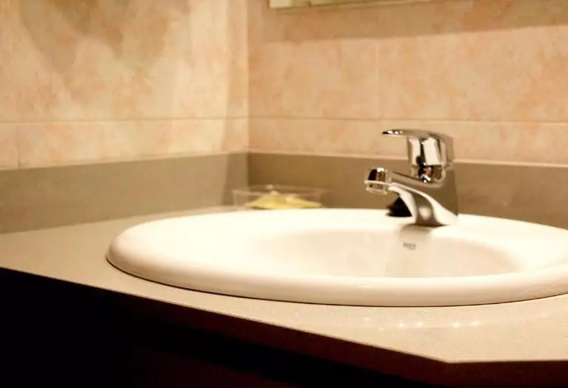 ペンション Hostal Cafeteteria Goya