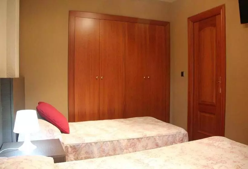 ペンション Hostal Cafeteteria Goya