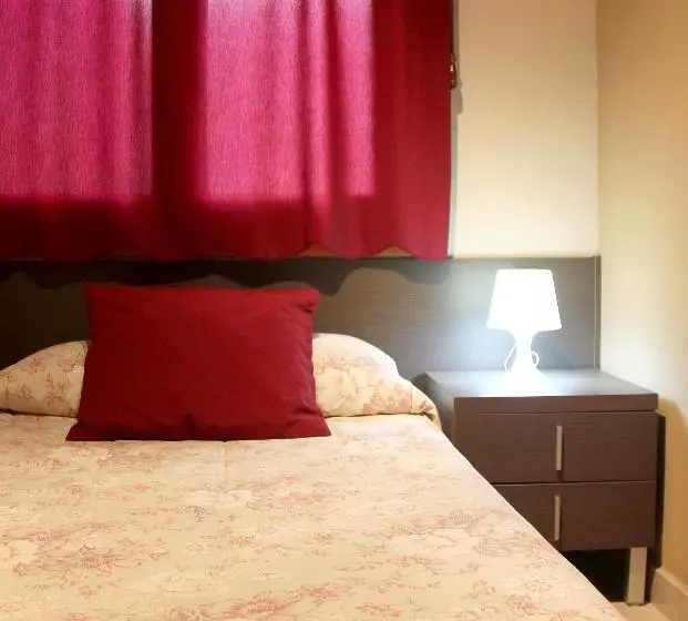 ペンション Hostal Cafeteteria Goya