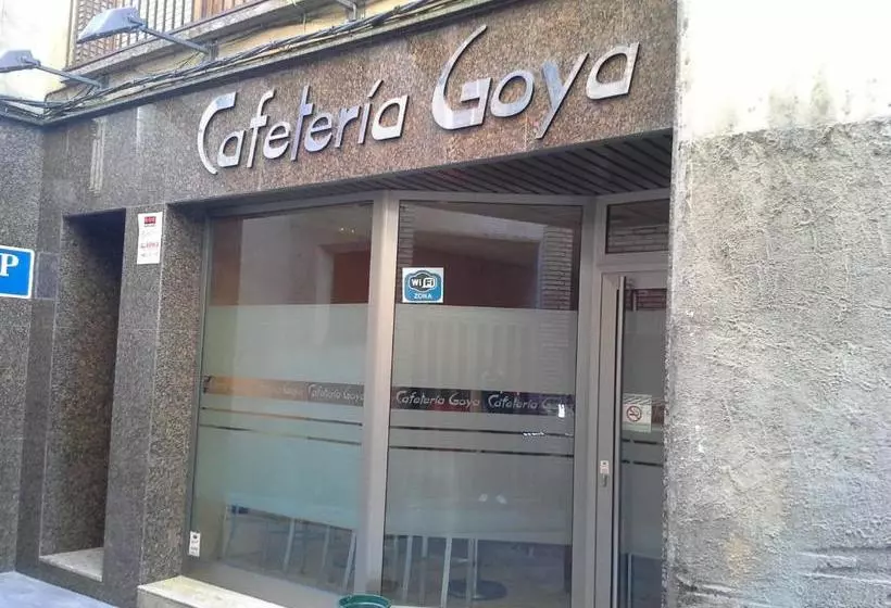 ペンション Hostal Cafeteteria Goya