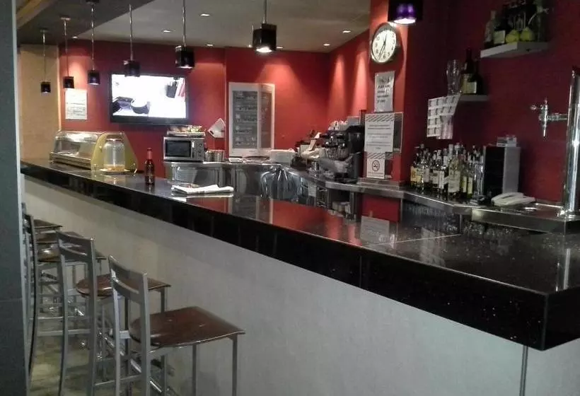 ペンション Hostal Cafeteteria Goya