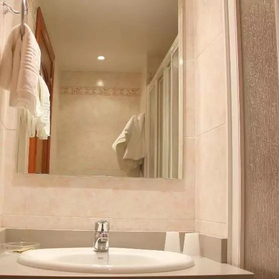 ペンション Hostal Cafeteteria Goya