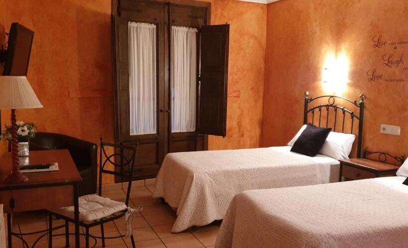 פנסיון Hostal El Lechuguero