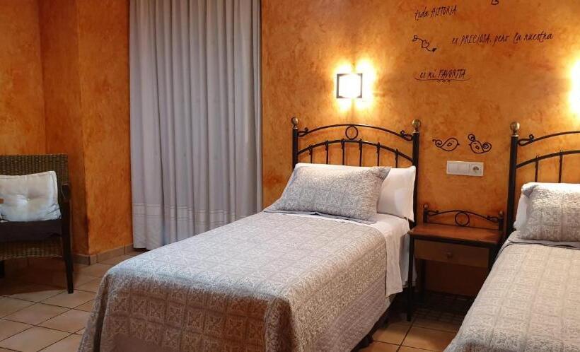 פנסיון Hostal El Lechuguero