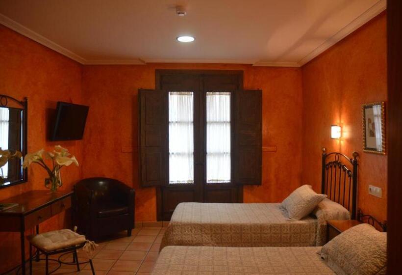 פנסיון Hostal El Lechuguero