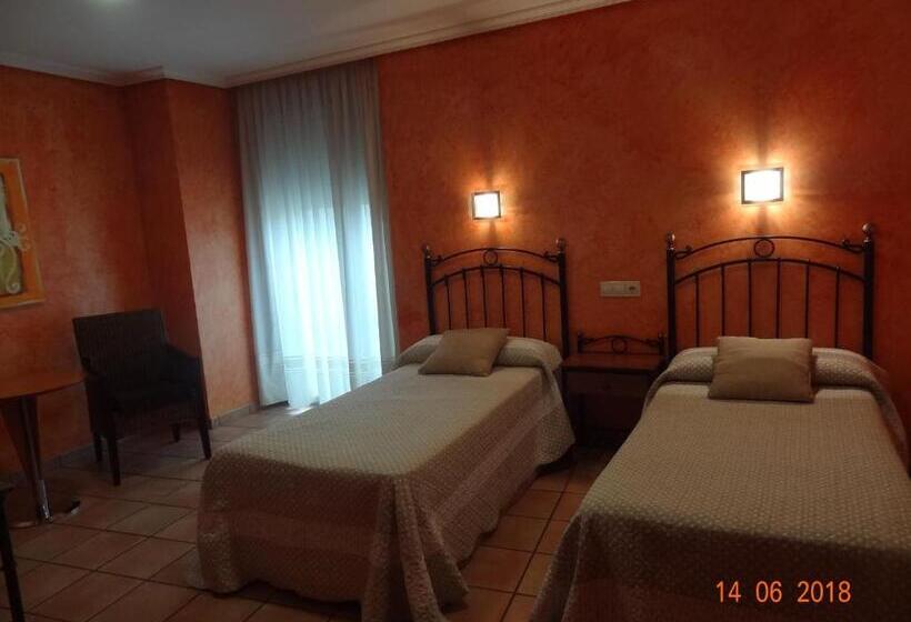 פנסיון Hostal El Lechuguero