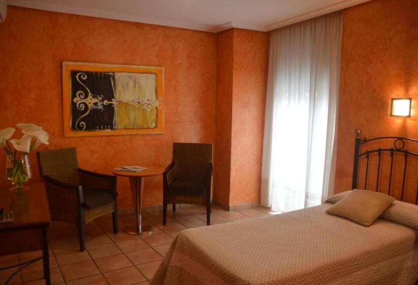 פנסיון Hostal El Lechuguero