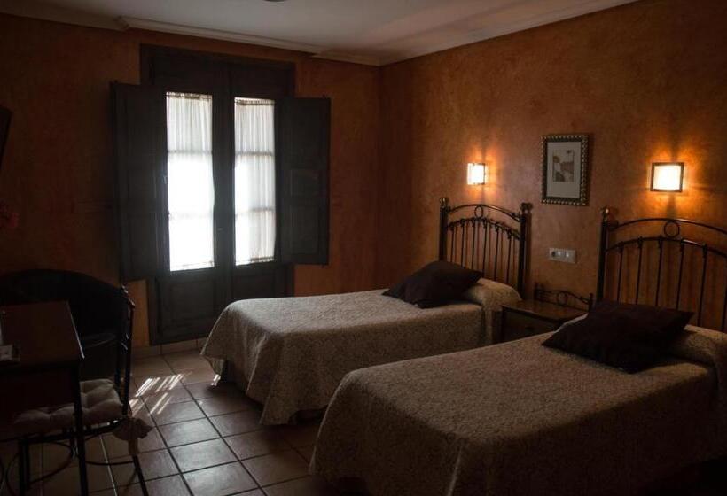 פנסיון Hostal El Lechuguero