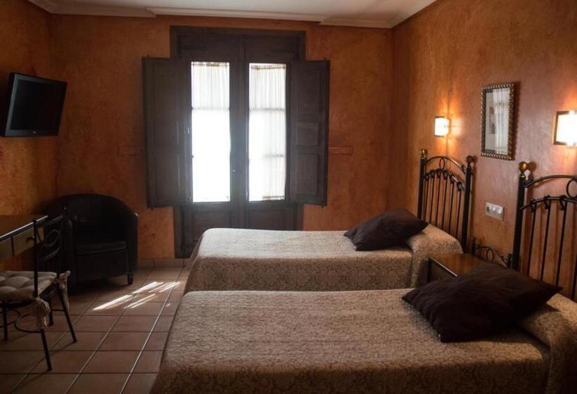 פנסיון Hostal El Lechuguero